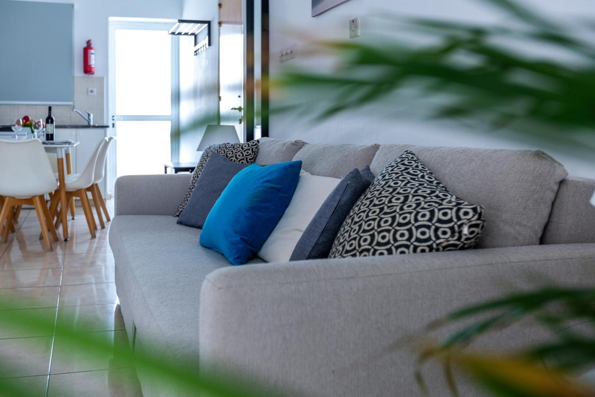 Beautiful 2 Bed Apartment In Paphos Cyprus Exterior foto