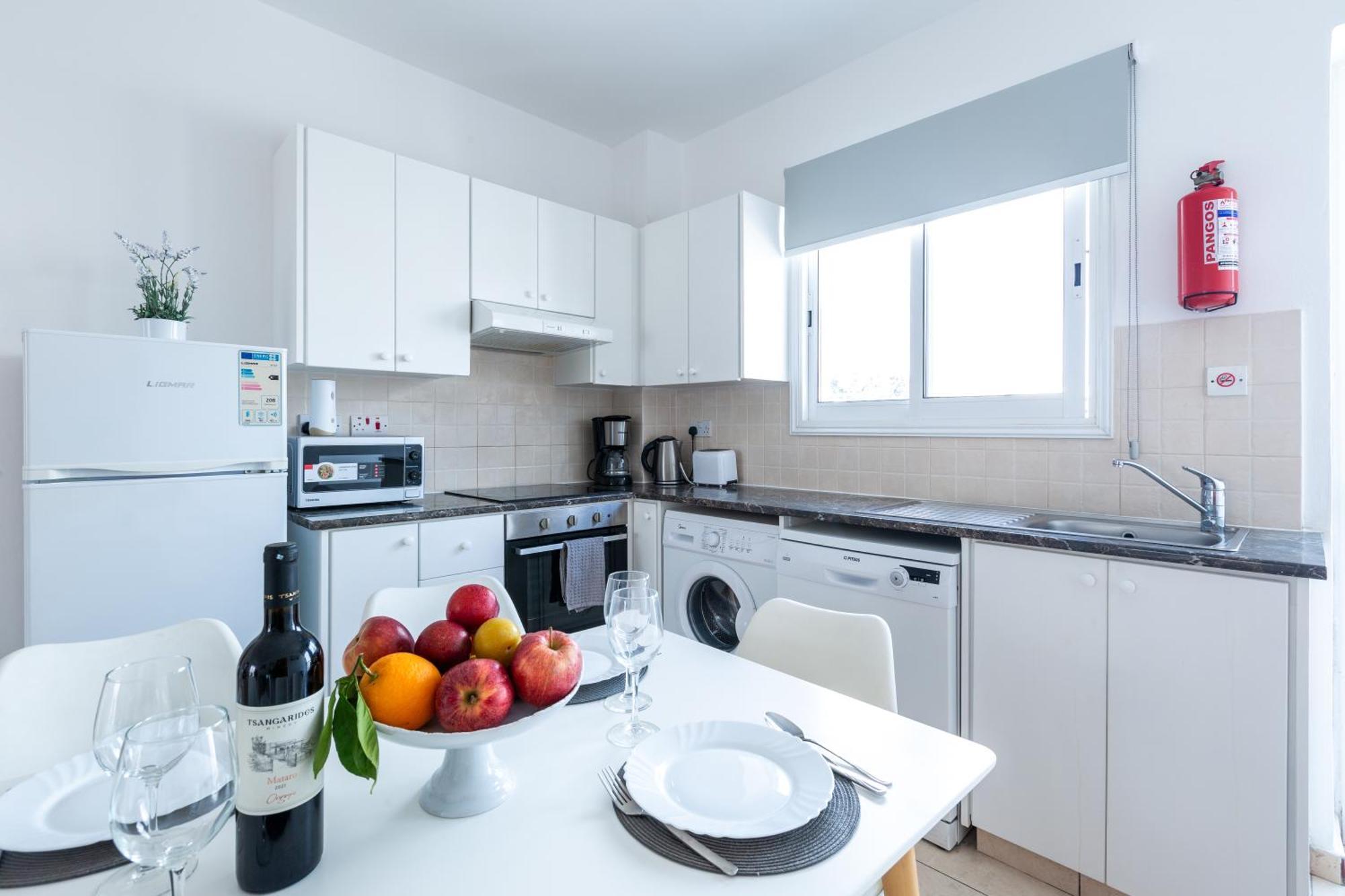 Beautiful 2 Bed Apartment In Paphos Cyprus Exterior foto